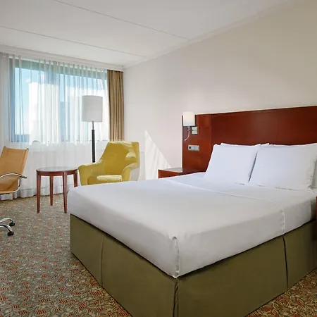 Courtyard By Marriott Seestern 4*