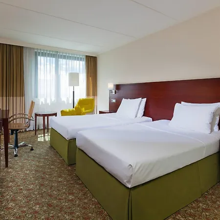 Courtyard By Marriott Seestern 4*