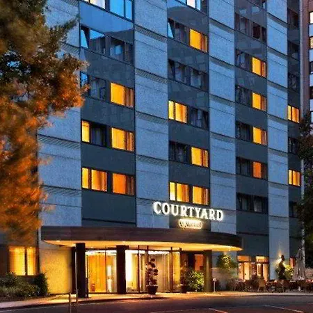 Courtyard By Marriott Seestern 4*