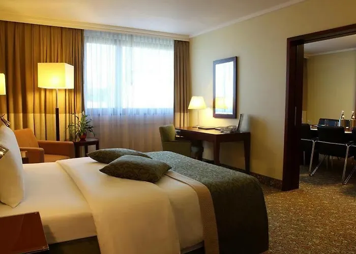 Courtyard By Marriott Seestern Hotel