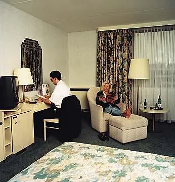 Courtyard By Marriott Seestern Hotel