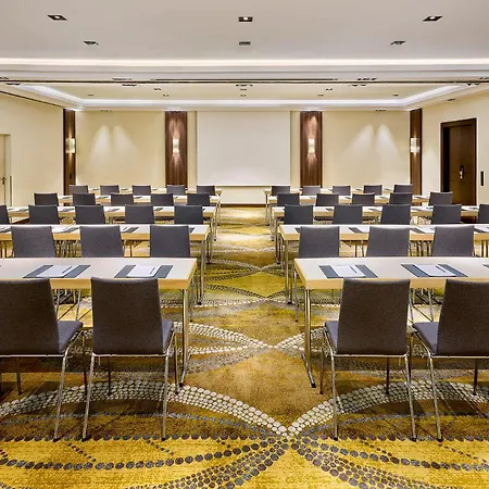 Courtyard By Marriott Seestern 4*