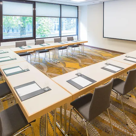 Courtyard By Marriott Seestern מלון