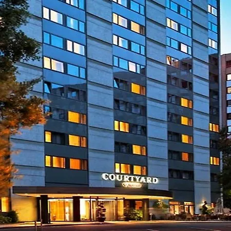 Courtyard By Marriott Seestern מלון