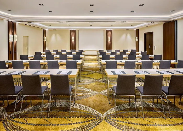 Courtyard By Marriott Seestern 4*