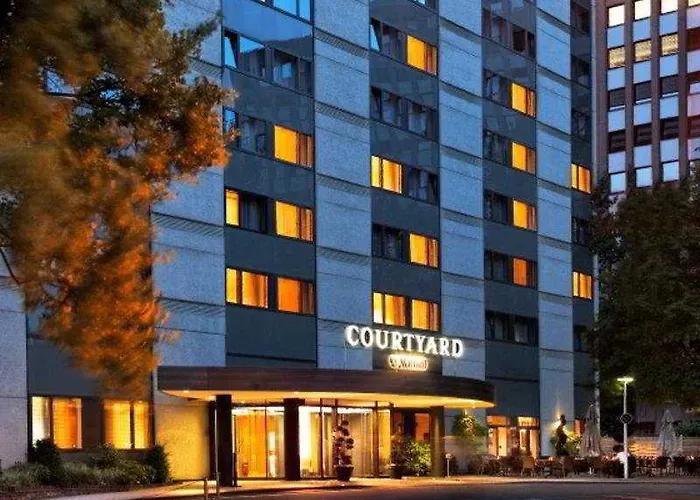 Courtyard By Marriott Seestern 4*