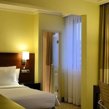 Courtyard By Marriott Seestern 4*